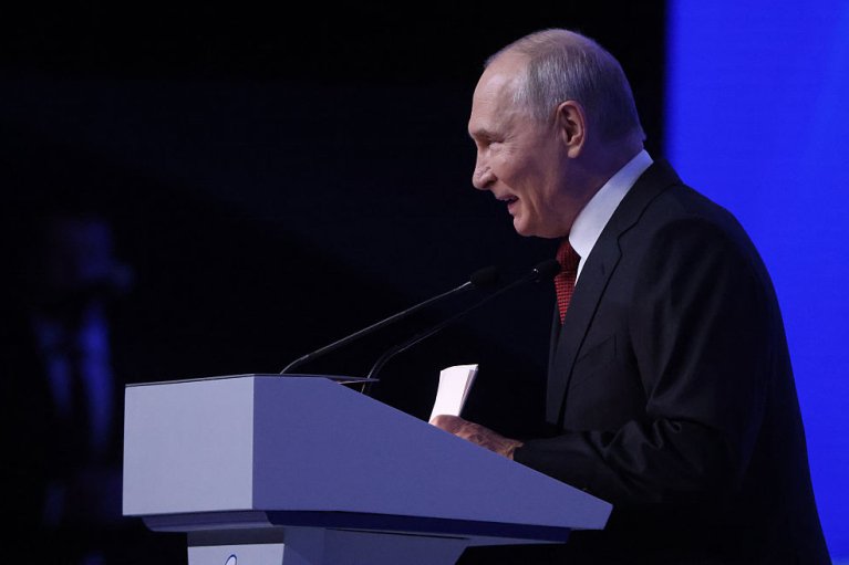 Путину под нос суют трупы, пока остальных россиян "разводят" Канье Уэстом: чем жил Запоребрик на неделе