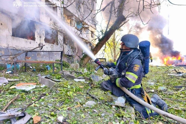 В Павлограде – прилет КАБ по жилой многоэтажке. Двое погибших и по меньшей мере 8 раненых