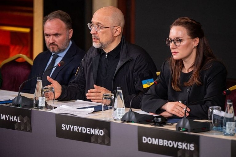 Зеленский наградил орденами Шмыгаля и Свириденко