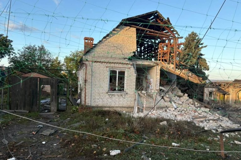 В Славянске из-за вражеского авиаудара разрушены дома, есть жертвы