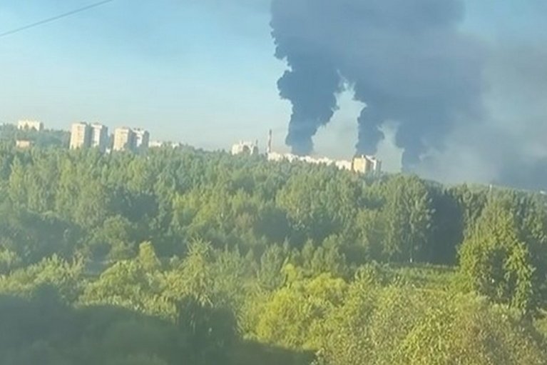 Силы обороны ударили по двум российским НПЗ и военным катерам в Черном море, — Зеленский