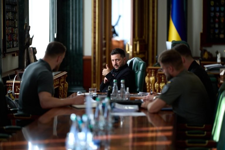 Об очередных успешных дальнобойных санкциях против РФ рассказал Зеленский
