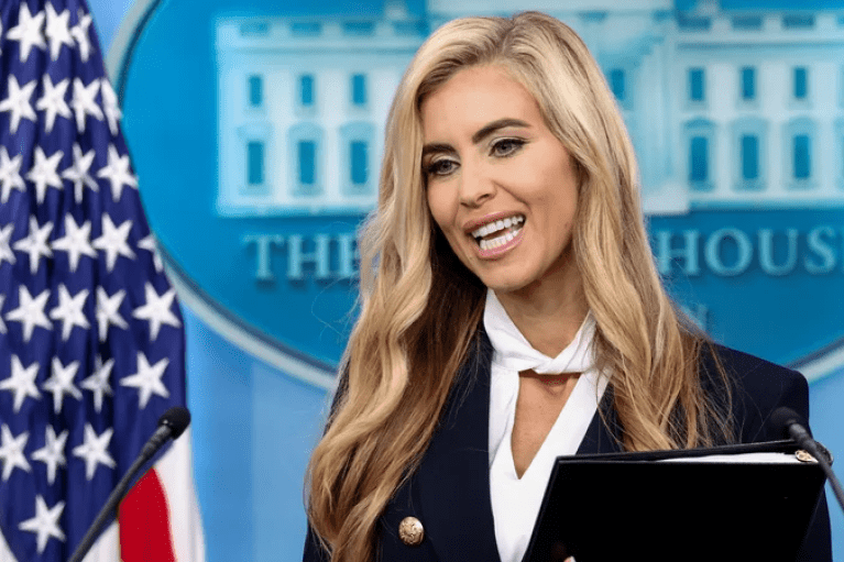 КАБАЛА головного мозку: нова речниця Трампа у 2022 році поширювала конспірологію та допис на підтримку Путіна