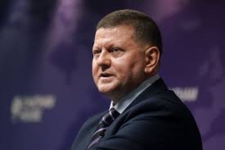 Зеленский сообщил Залужному о намерении идти в президенты, а на Банковой экс-главкома отговаривали, — СМИ