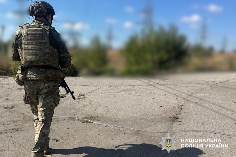 На Днепропетровщине враг устроил по микроавтобусу с людьми и авто полицейского: есть жертвы
