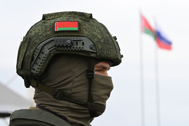 Білоруська опозиція заявила про підготовку Лукашенка до війни: названо 8 пунктів