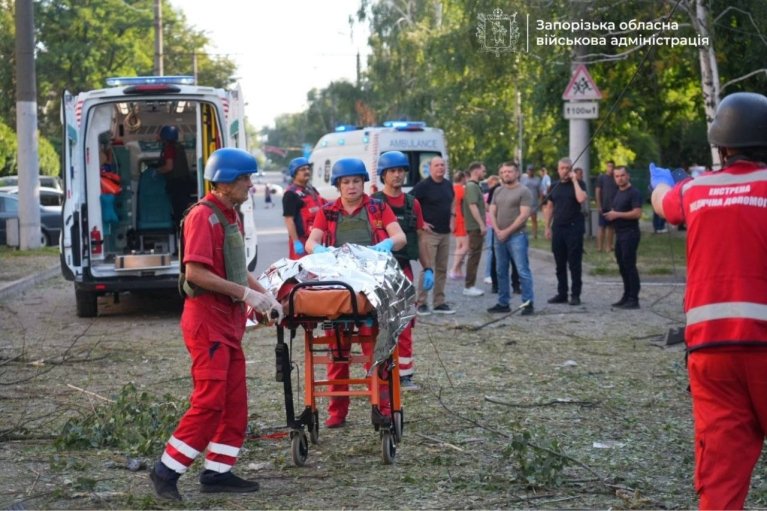 В Запорожье КАБы ударили по жилому кварталу: есть разрушения и погибшие, более 30 раненых