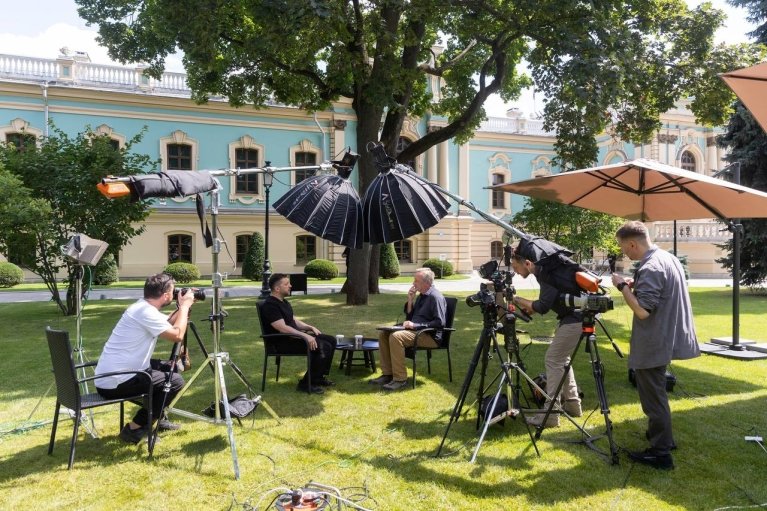 Украина хочет построить в Британии завод по производству дронов и делиться опытом, — Зеленский