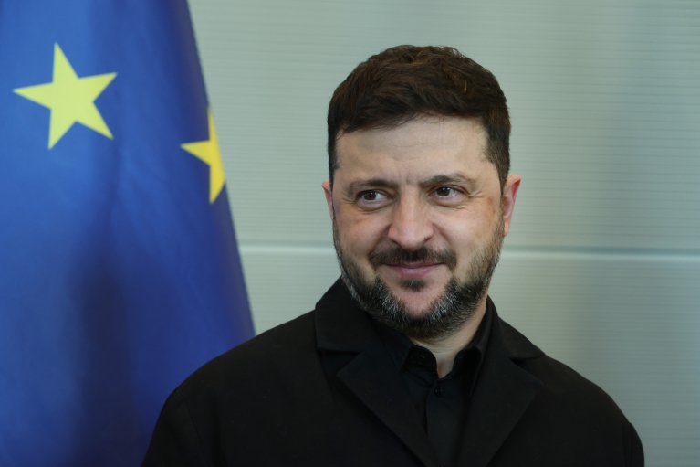 Зеленский ввел новые санкции против РФ: под ударом — операторы связи и интернет-провайдеры