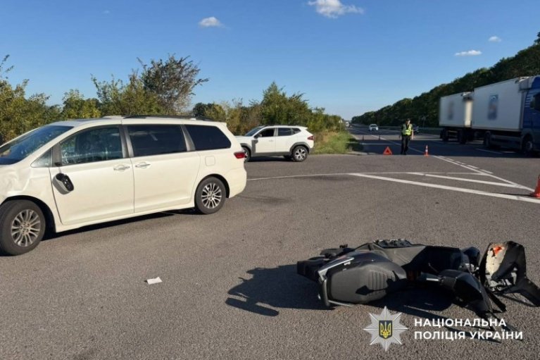 В Полтавской области в ДТП травмировались 15-летние водитель и пассажирка электросткутера