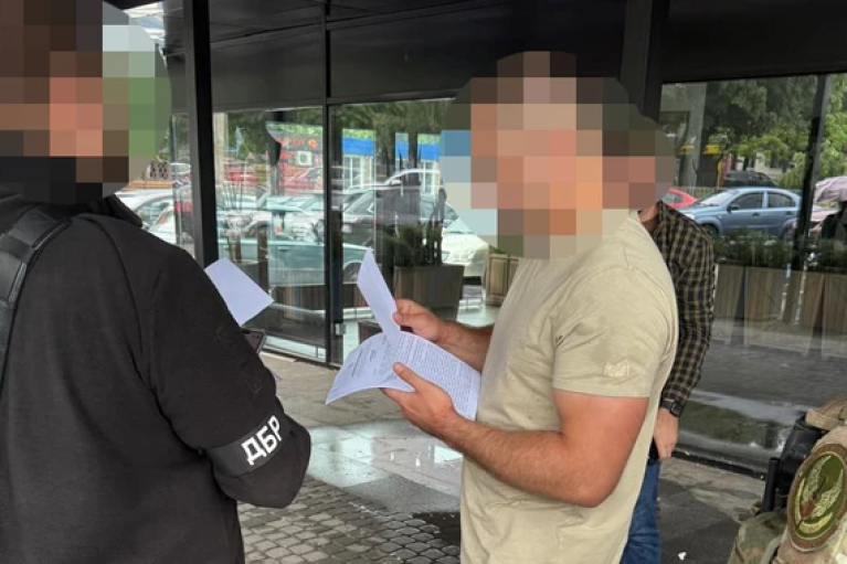 Насильство у "Скелі": ДБР затримало бійця полку за підозрою у побитті побратимів