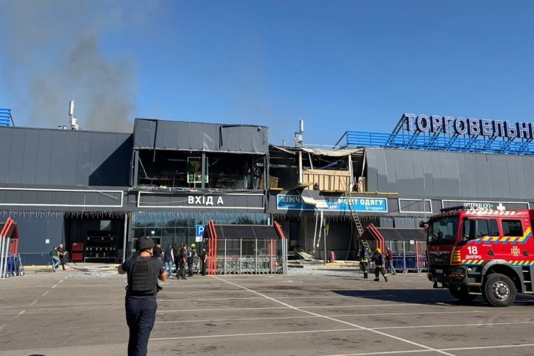 Россия ударила по "Эпицентру" в Днепре: что известно