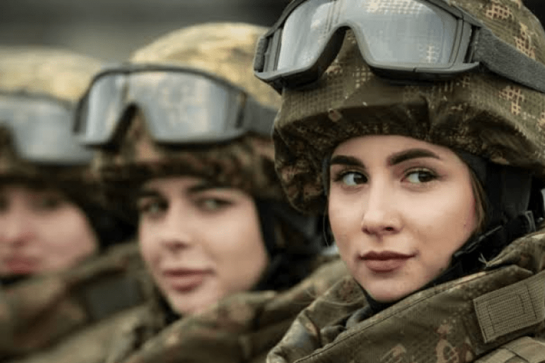 ВРУ в офіційній заяві пояснила, чи очікувати на мобілізацію жінок в Україні