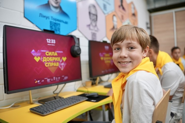 Betking Foundation инвестирует в цифровые навыки школьников: в подземной школе Харькова обустроили современный компьютерный класс