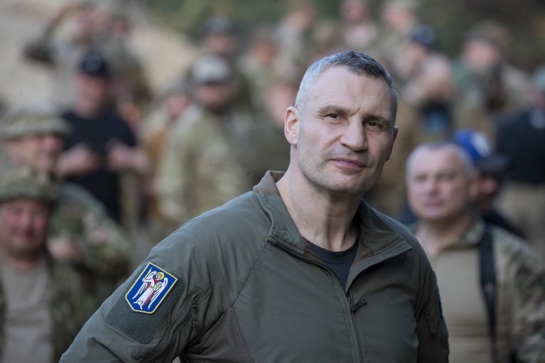 Столиця закликала уряд під час тривог дозволити рух між правим і лівим берегом та послабити комендантську годину, - Кличко