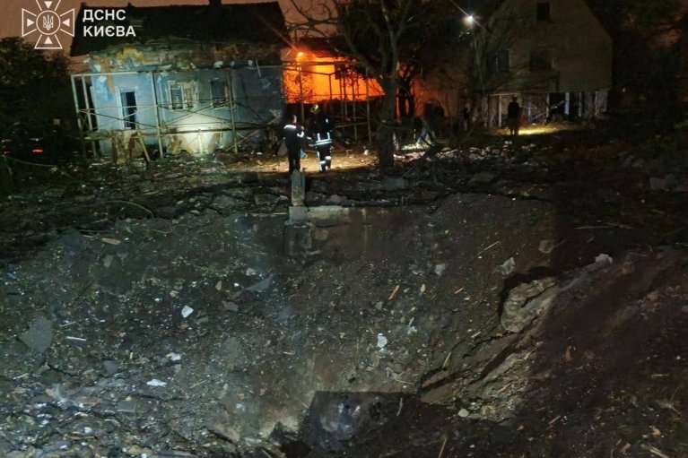 Российские "гуманисты" запустили по Киеву 21 ракету: погибли два человека, более 30 - ранены, - Зеленский