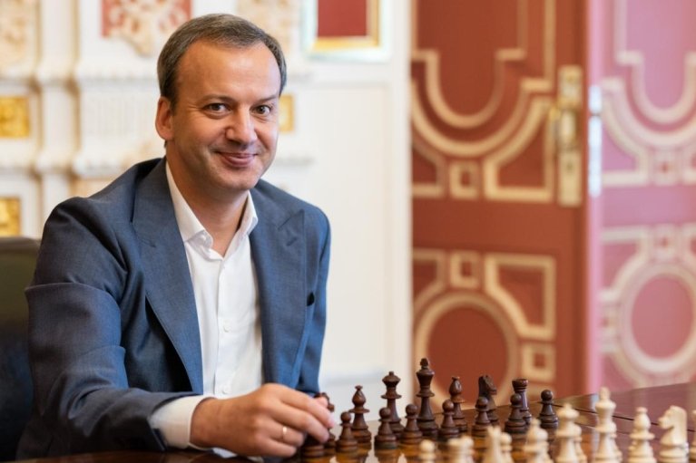 Россиянин Дворкович на время покинул пост главы FIDE из-за санкций ЕС