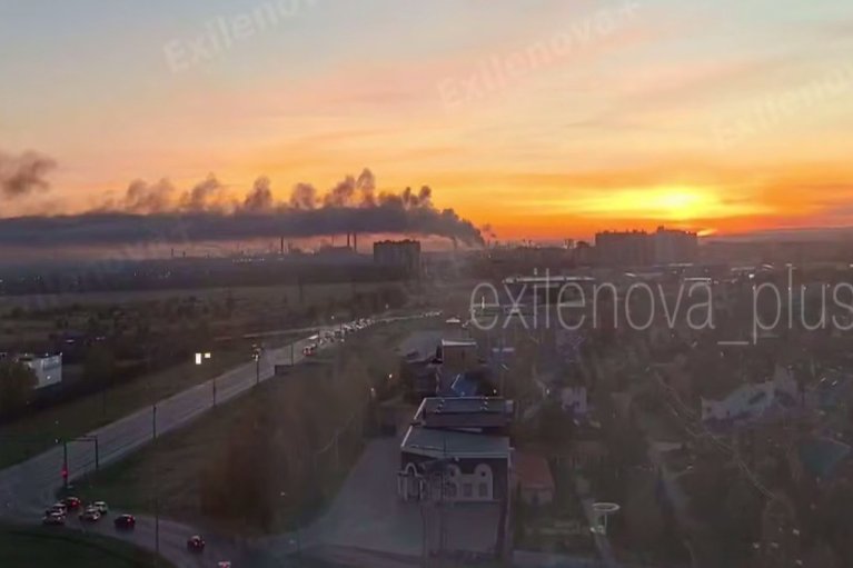 На Росії з ночі горить, підпалений дронами ЗСУ, завод "Тольяттикаучук"