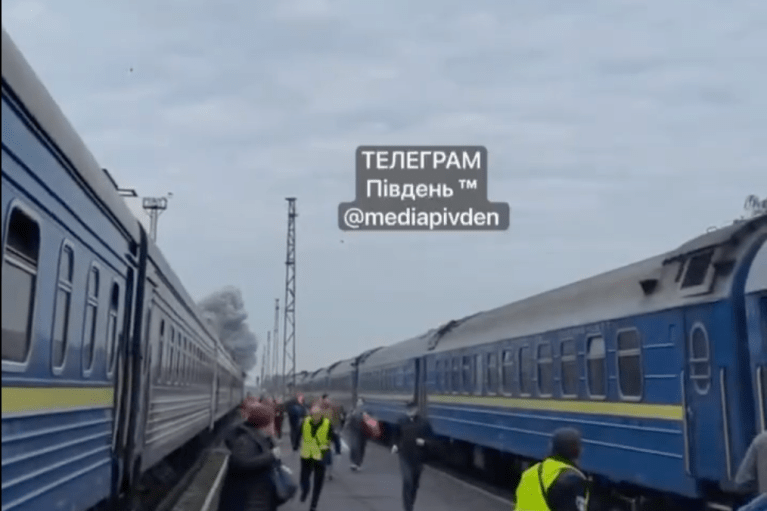 Вторые сутки враг атакует железную дорогу: что известно о последствиях (ВИДЕО)