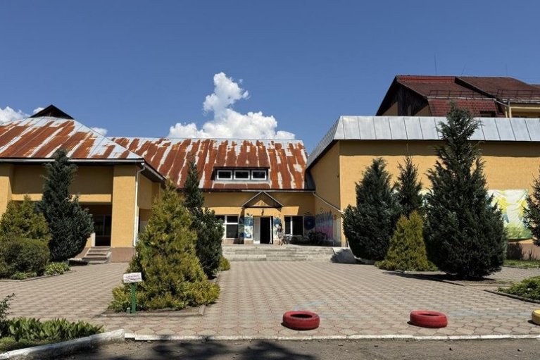 Цвіль в укритті, гнилі продукти, 12 дітей у кімнаті: Лубинець прийшов із перевіркою до "Артеку" на Закарпатті
