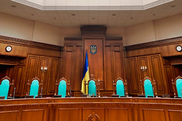 КСУ передасть судді скаргу Сікалова щодо недоторканності Зеленського під час війни
