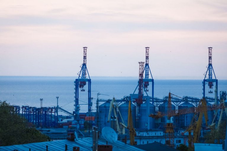 Из-за остановки морского коридора Украина может потерять до 40% производства железной руды, — NV
