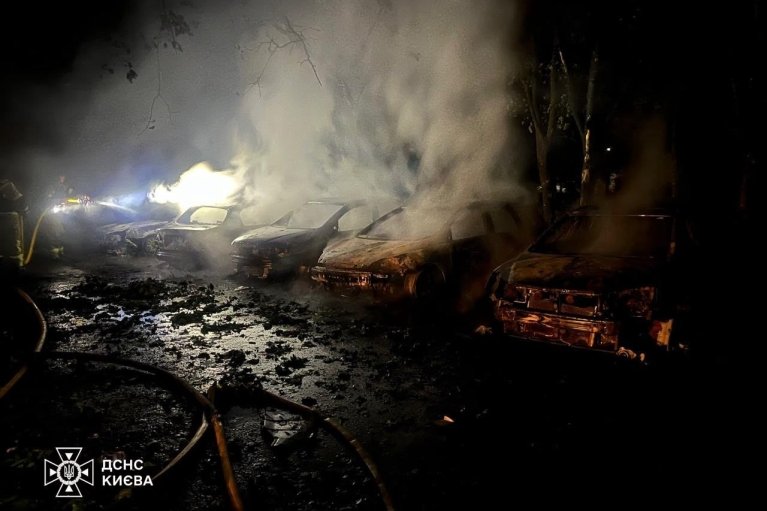 РФ ударила баллистикой по Киеву: в двух районах возникли пожары, пострадали интернат и автомобили (ФОТО)