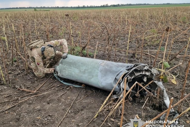 На Кіровоградщині сапери знешкодили дві бойові частини російської ракети по 400 кг кожна (ФОТО)