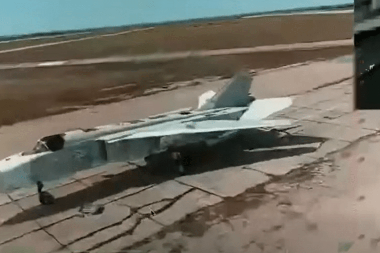 В оккупированном Крыму боевые водолазы уничтожили вражеский Су-24 (ВИДЕО)