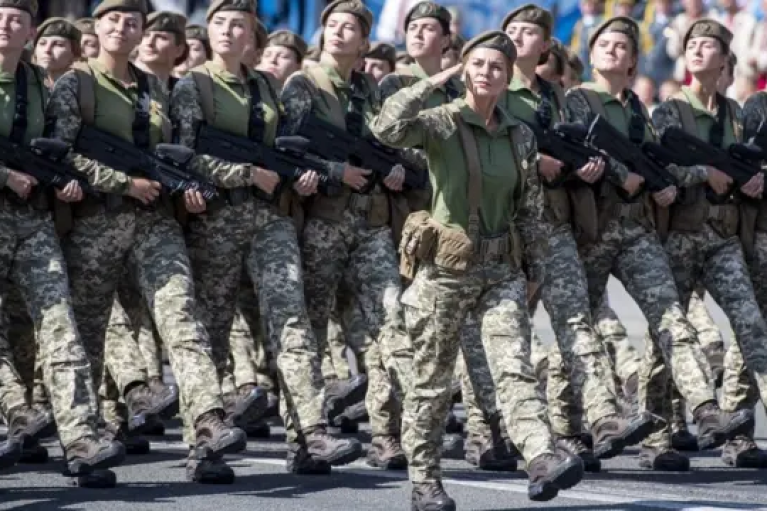 Эксминистр обороны заговорил о мобилизации женщин