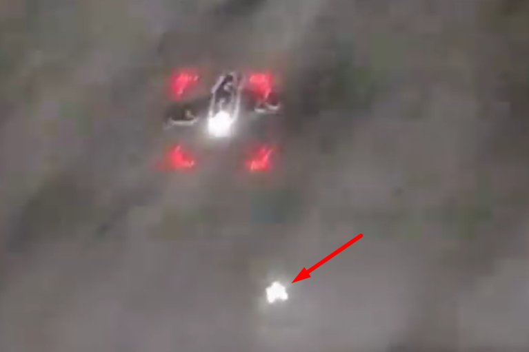 Буксировал FPV-дрон на веревке или кабеле: украинские военные зафиксировали необычную конфигурацию российской "Герберы" (ВИДЕО)