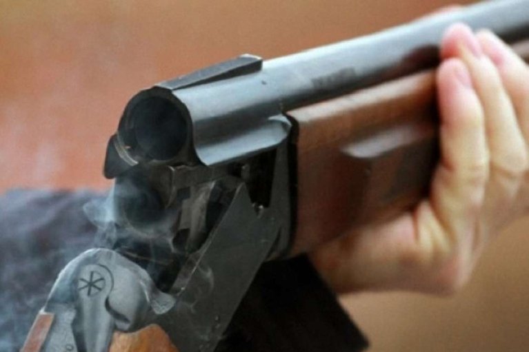 На Буковині чоловік розстріляв поліцейських з мисливської рушниці та втік