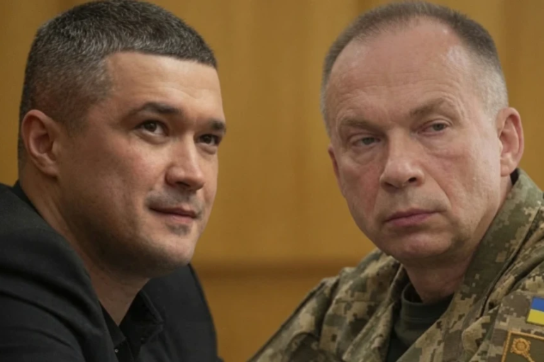 "Мені не потрібно з'ясовувати, хто з них правий": Зеленський про Федорова та Сирського