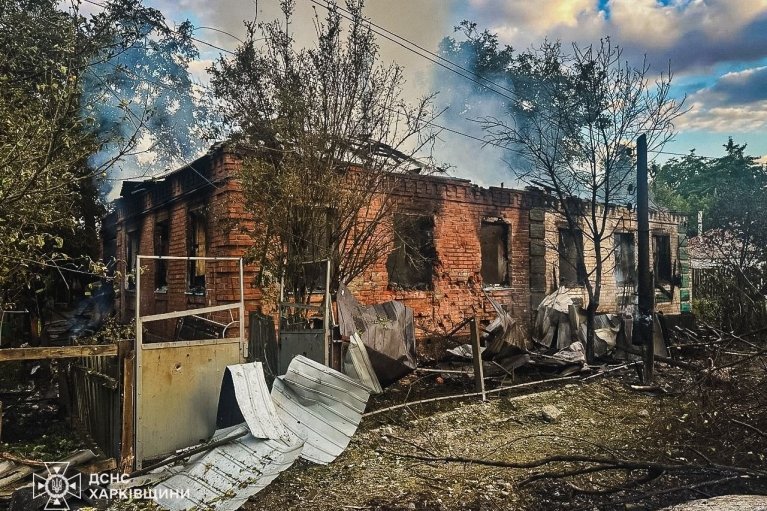 От удара по Лозовой на Харьковщине пострадала семья из 6 человек, разбит дом (ФОТО)
