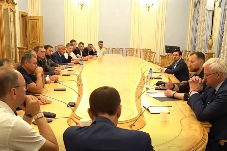 Говорили более 5 часов, утром продолжили: в ВРУ проходят встречи с кандидатами на должности министров (ВИДЕО)