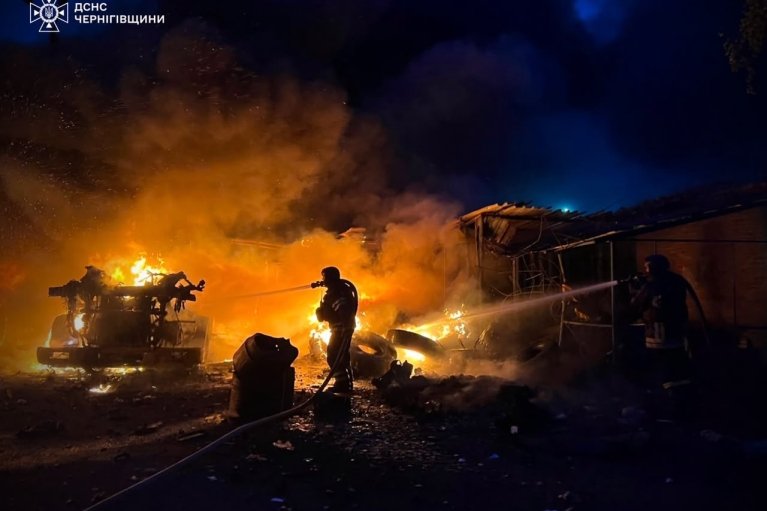 Ворожі дрони атакували Чернігівщину. Уразили підприємства у двох районах