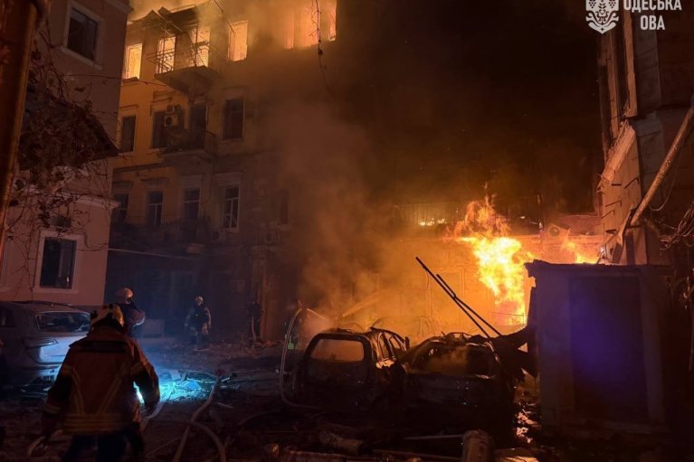 Враг ударил по 10-этажке в Харькове: есть погибшие, под завалами ищут людей