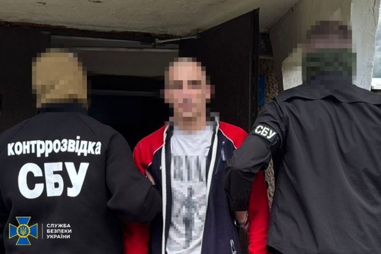 На Хмельниччині затримали наркомана, що допомагав ворогу готувати удари по об'єктах ОПК та логістиці ЗСУ