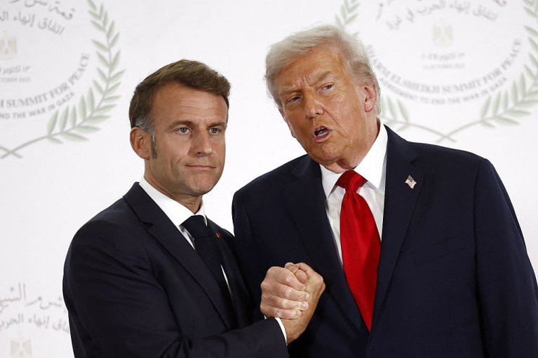 Трамп пригрозил Макрону ввести 100% пошлины на вина из Франции