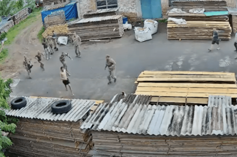 На Черкащині відбулася сутичка між військовослужбовцями ТЦК та працівниками підприємства (ВІДЕО)