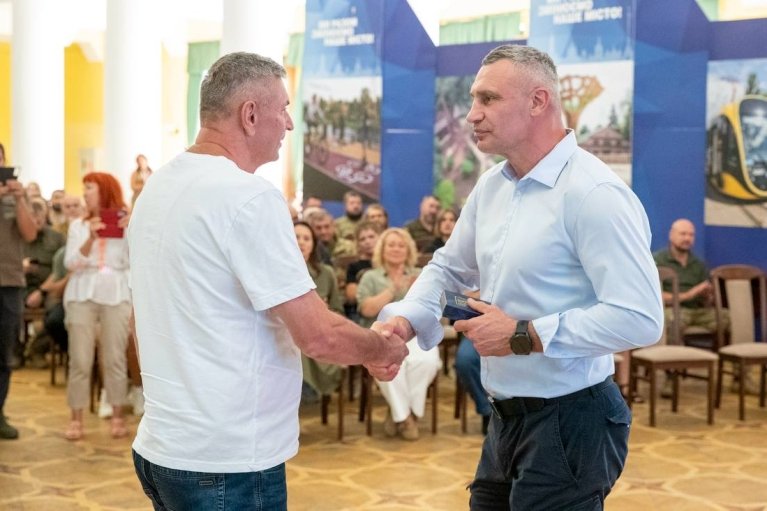 Кличко вручив відзнаки захисникам і захисницям до 35-ої річниці Незалежності України