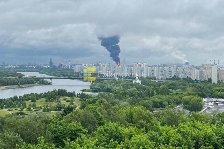 "Украинскую дальнобойность почувствовали в Московском регионе": Зеленский прокомментировал удар по НПЗ в России