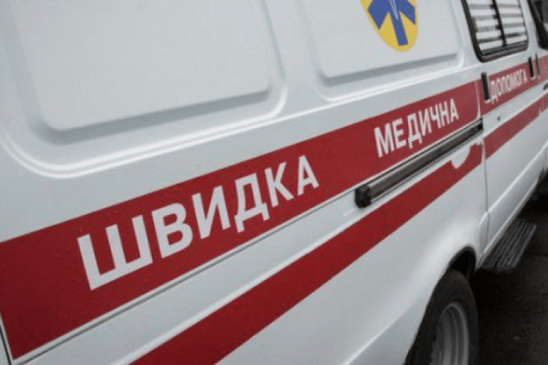 На Харківщині росіяни вбили дроном чоловіка в авто, 52-річна жінка дістала поранення