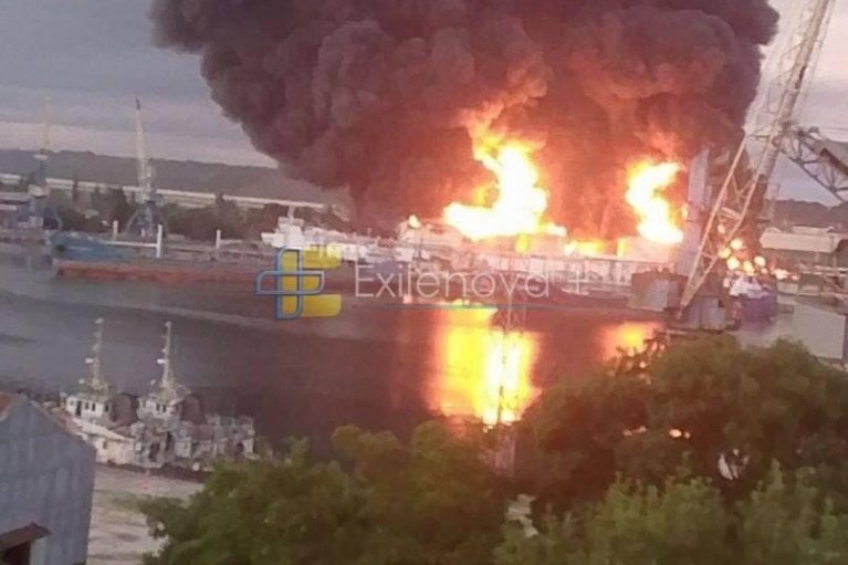 Еще раз "добрые" дроны прилетели в порты РФ: что известно