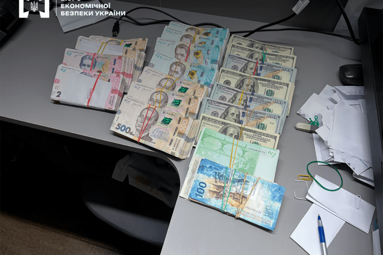 Три роки під високим "дахом". Як влада втратила 3 млрд грн податків для ЗСУ