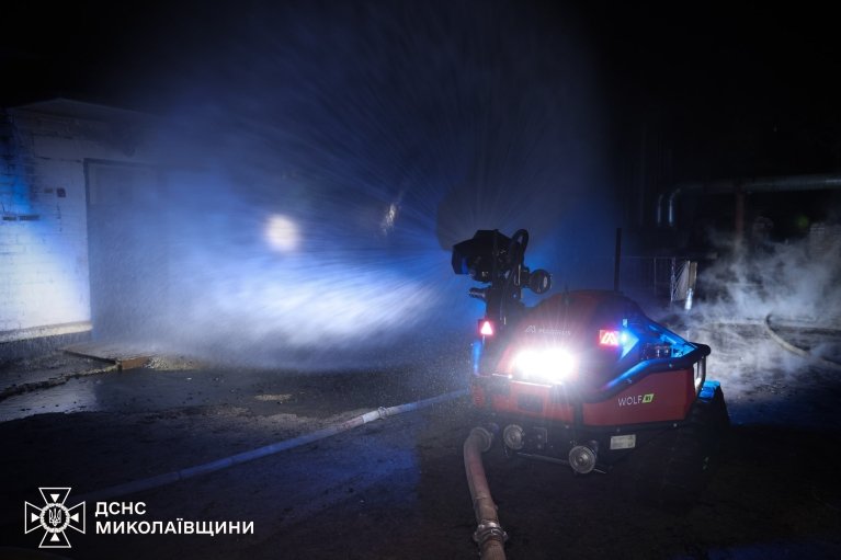 В результате удара по объекту критической инфраструктуры в Николаеве вспыхнул масштабный пожар