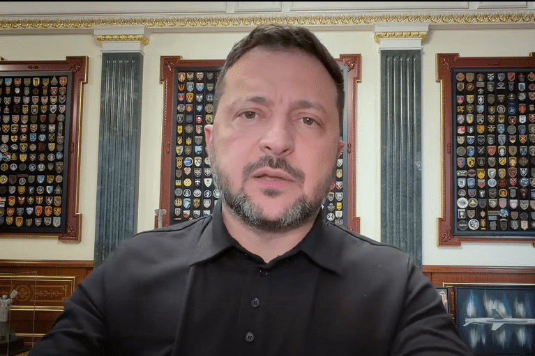 Стріляти в Україні можна тільки в російських окупантів, - Зеленський прокоментував конфлікт між СБУ та ГУР (ВІДЕО)