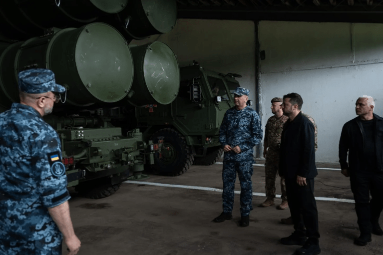 Зеленський провів нараду з командуванням ВМС щодо посилення ППО на півдні (ФОТО)