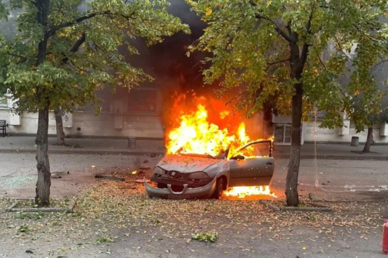 У Словʼянську росіяни атакували авто іноземних журналістів дроном