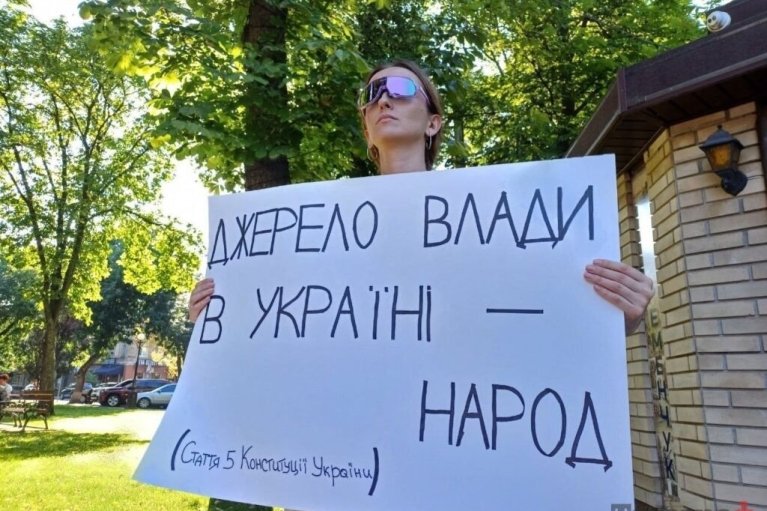 Кто сверху. Чем грозит украинцам любовь к сильной руке